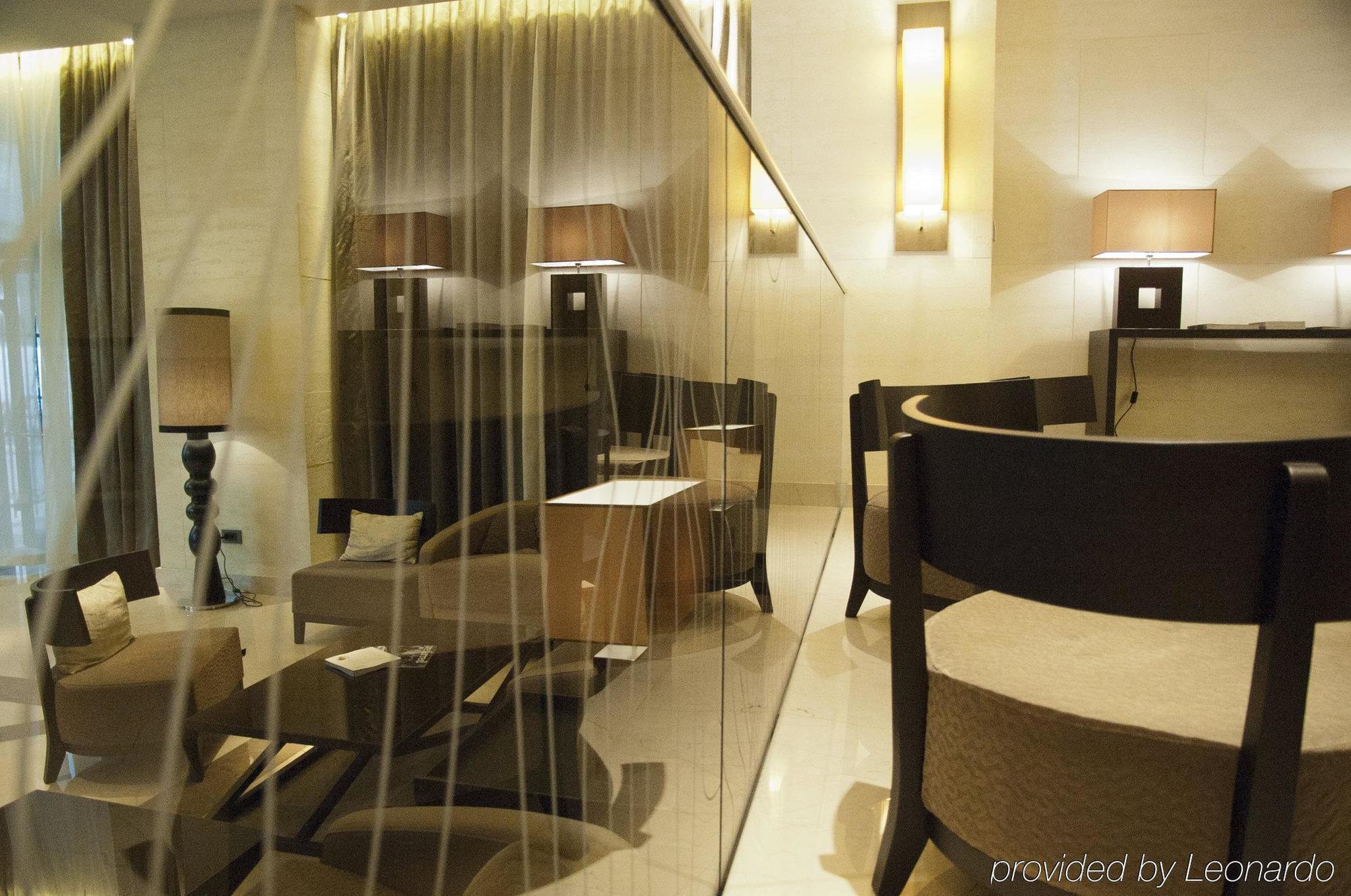 Uptown Palace Hotel 4*